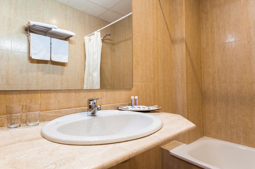 Hotel Victoria Linares  Exteriér fotografie