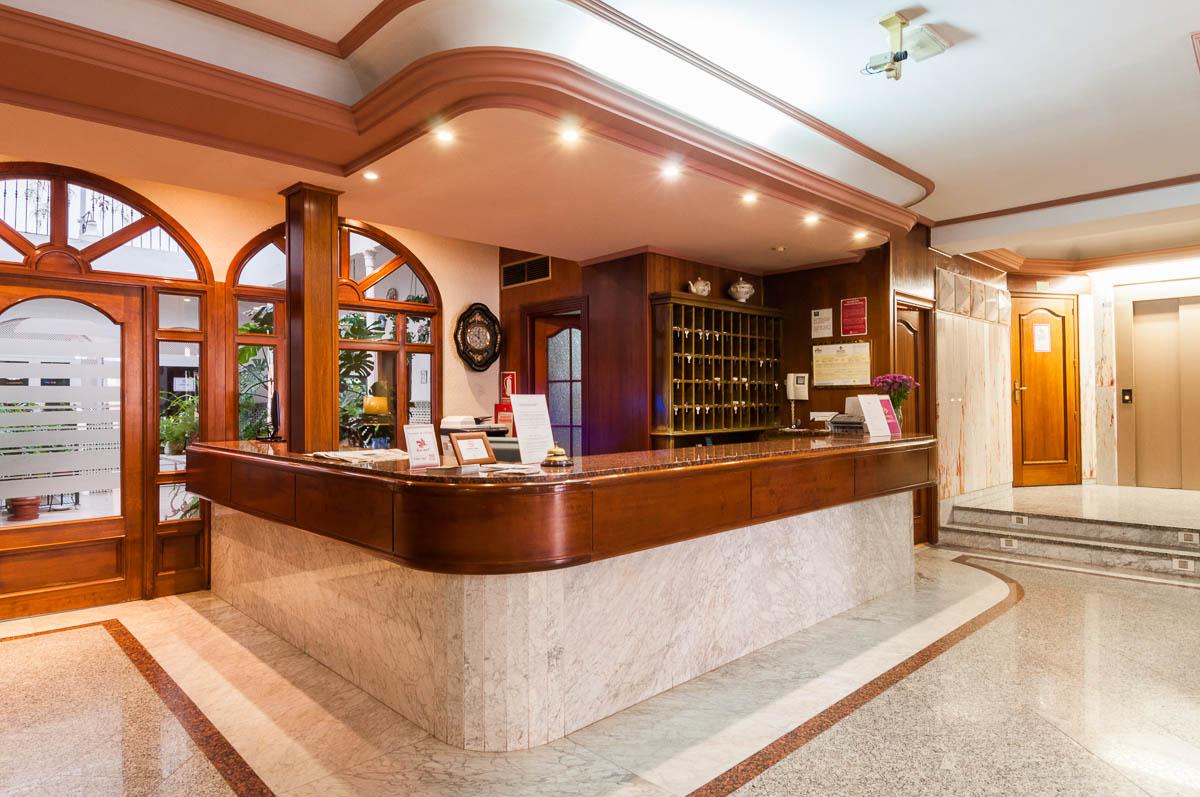 Hotel Victoria Linares  Exteriér fotografie