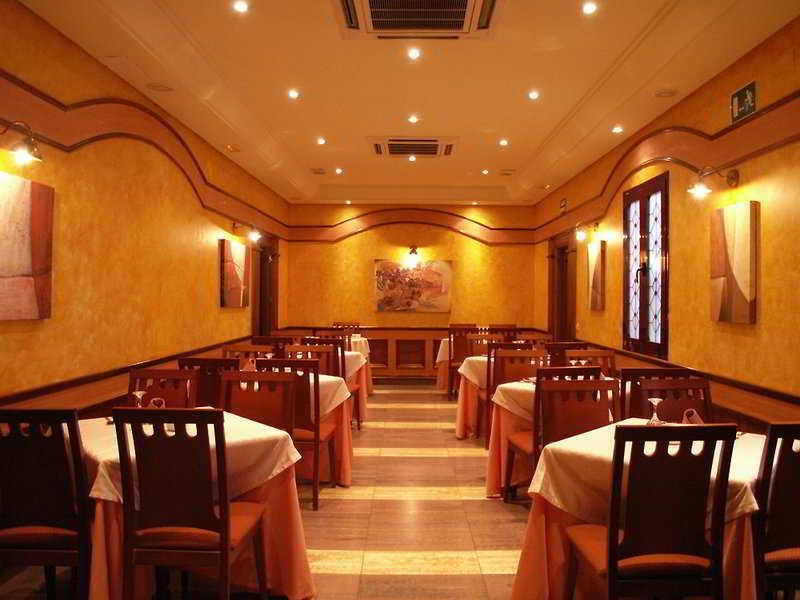 Hotel Victoria Linares  Exteriér fotografie