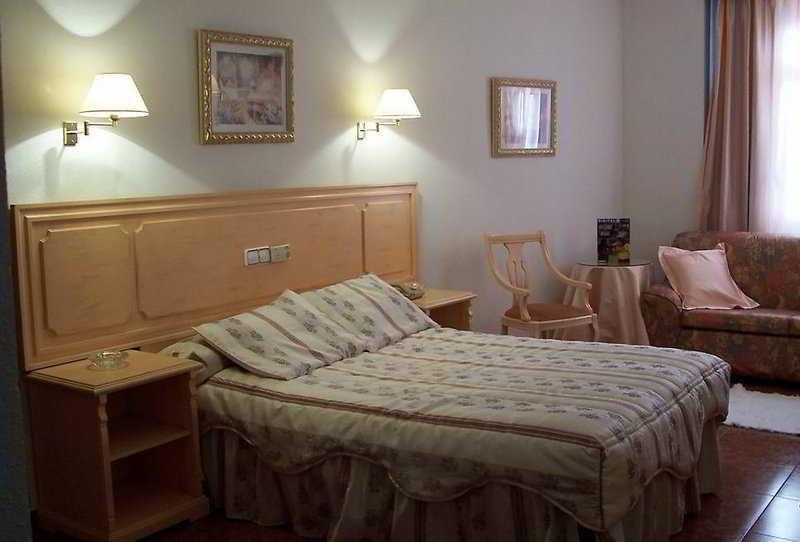 Hotel Victoria Linares  Exteriér fotografie