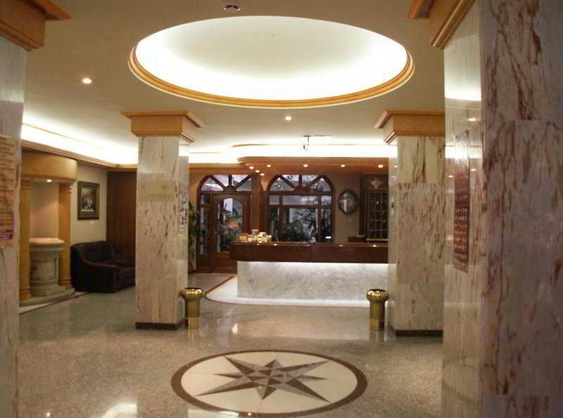 Hotel Victoria Linares  Exteriér fotografie